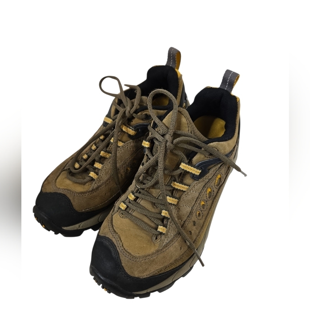 Merrell Brown and Black Hiking Shoes with Rugged Outsole Size 6